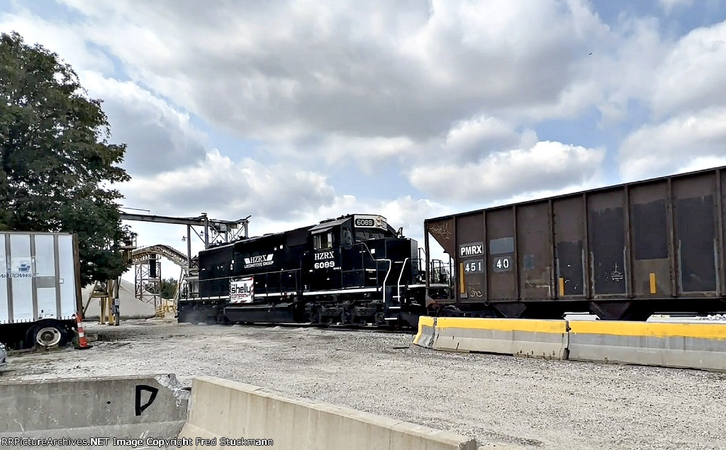 HZRX 6089 moves the first cut to an empty track.